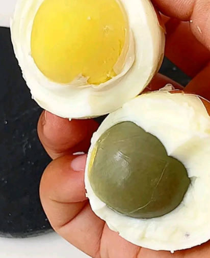 煮雞蛋為什么蛋黃變綠了?