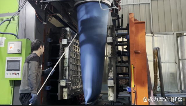 吹塑托盤(pán)生產(chǎn)流程